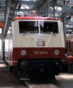 120 001-3 bei der Ausstellung 100 Jahre elektrische Lokomotiven in Mnchen Freimann, am 25. Mai 1979.