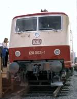 120 002/75304/120-002-1-bei-der-iva-in 120 002-1 bei der IVA in Hamburg, im Sept. 1979.