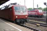 120 154-0 in Ulm Gleis 1; gegenber ist die HGK 145 CL 014 abgestellt, am 12.05.2009.