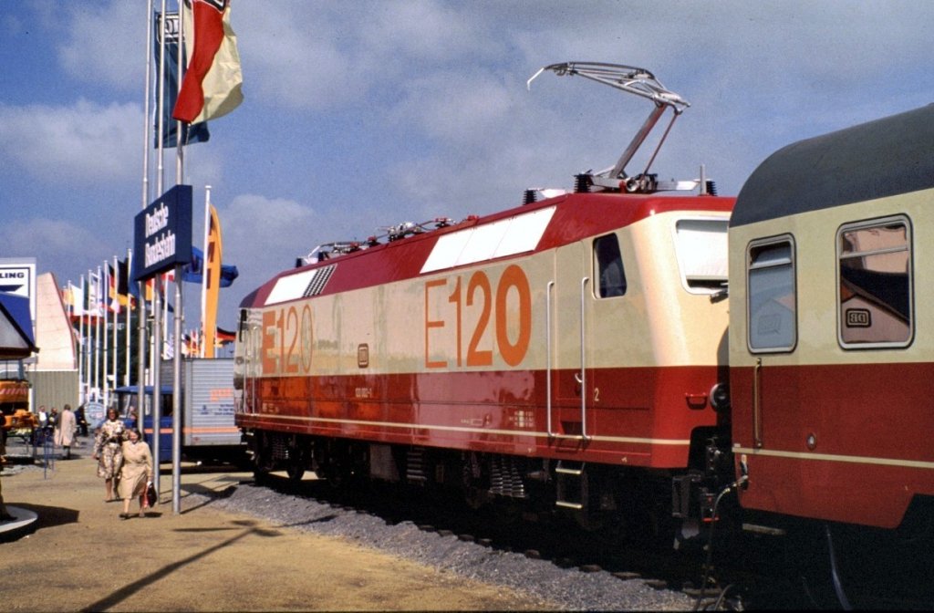 120 002-1 bei der IVA in Hamburg, im Sept. 1979.