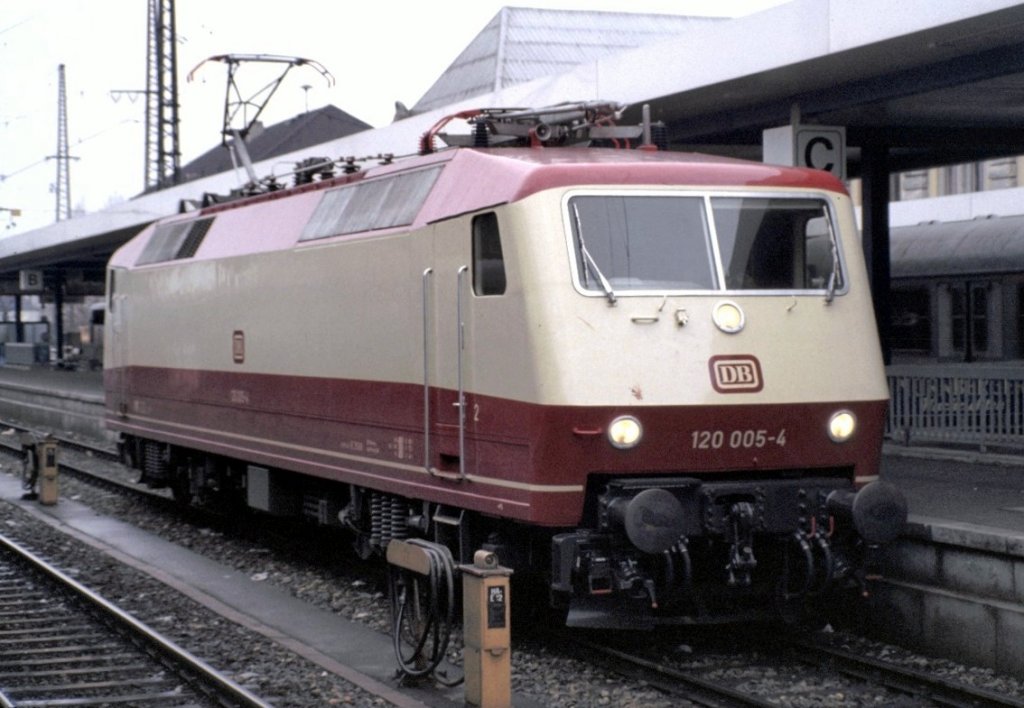 120 005-4 am 14.12.1980 in Nrnberg.