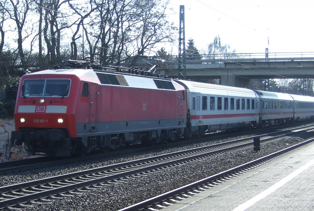 120 101 mit IC in Düsseldorf-Angermund