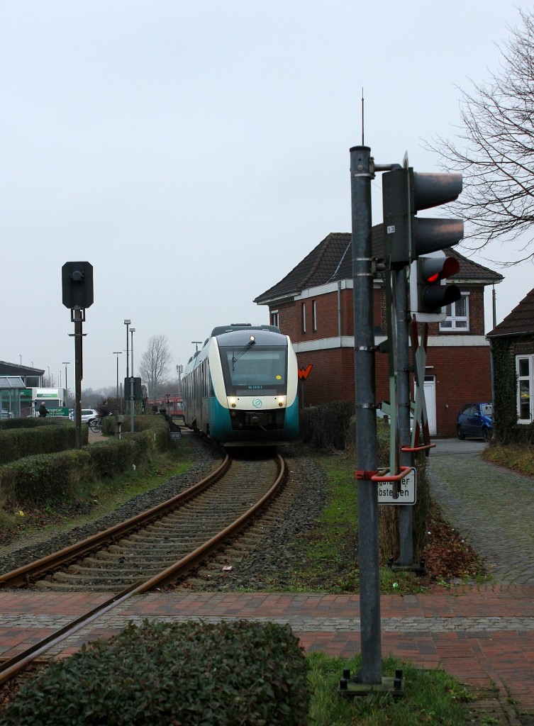 Arriva AR 2046(95 86 001 2046-2A und 002 2046-2B) wird hier aus dem Bhf Nieb�ll in den neg Teil in Nieb�ll rangiert. Nieb�ll 19.12.2015