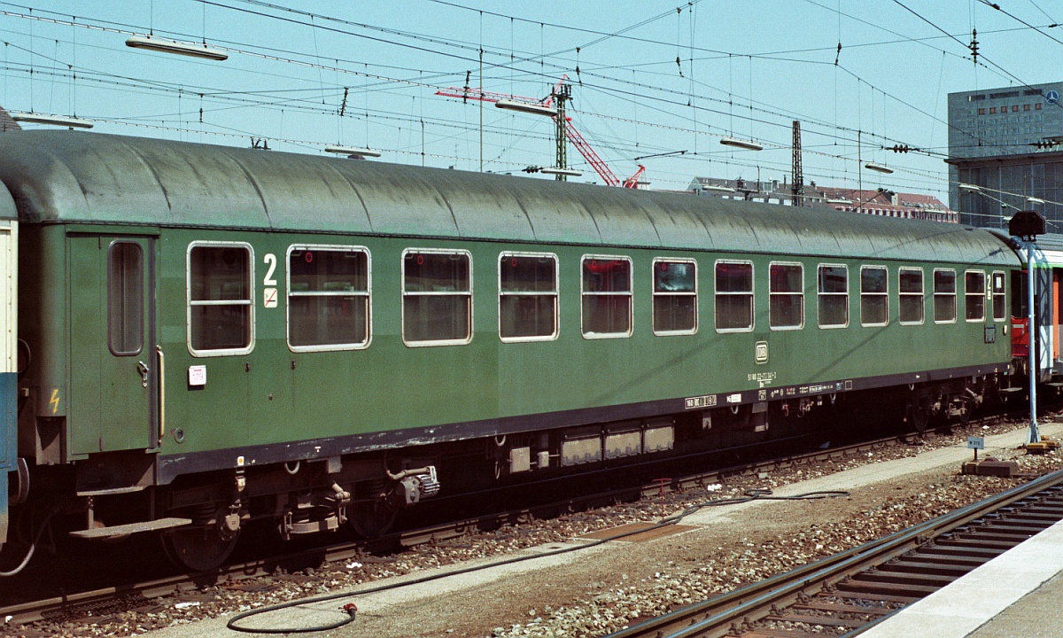 D-DB 50 80 22-70 141-2 Bm 234(334), M�nchen Hbf 1987