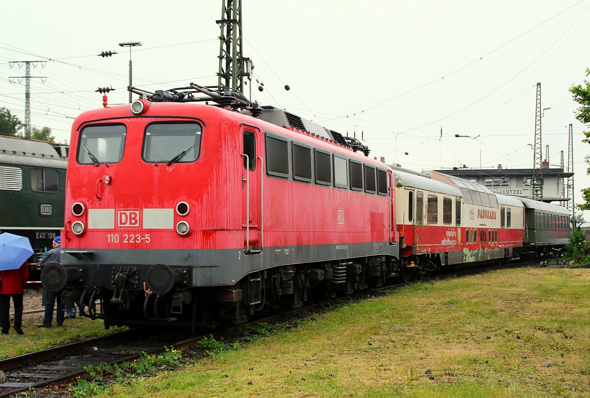 E10 223/ 110 223-5 sowie ein ziemlich ramponierter Panoramawagen...DB Museum Koblenz-Lützel, 03.06.2012