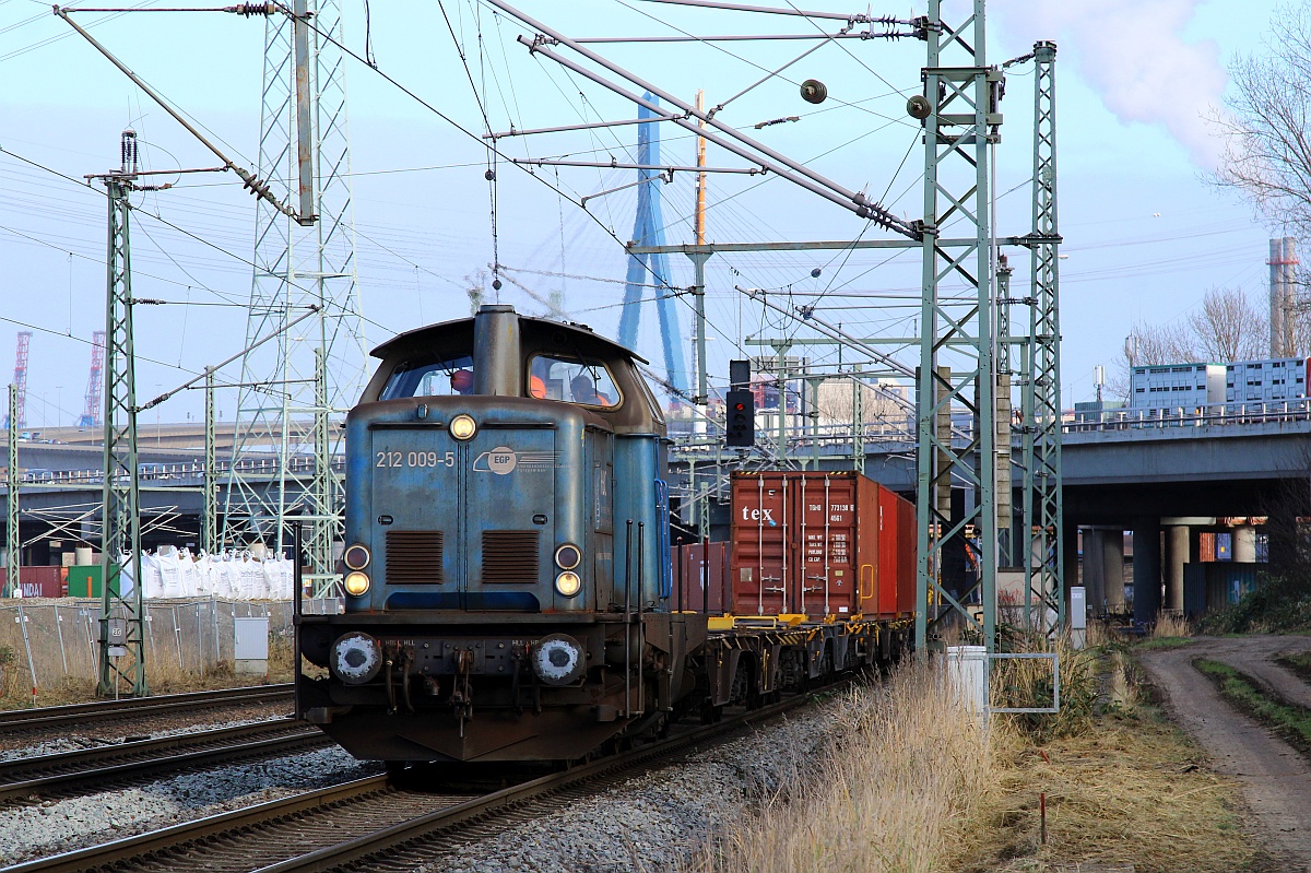 EGP 212 009-5 mit Kisten-Zug auf Rangierfahrt Dradenau....15.01.2022