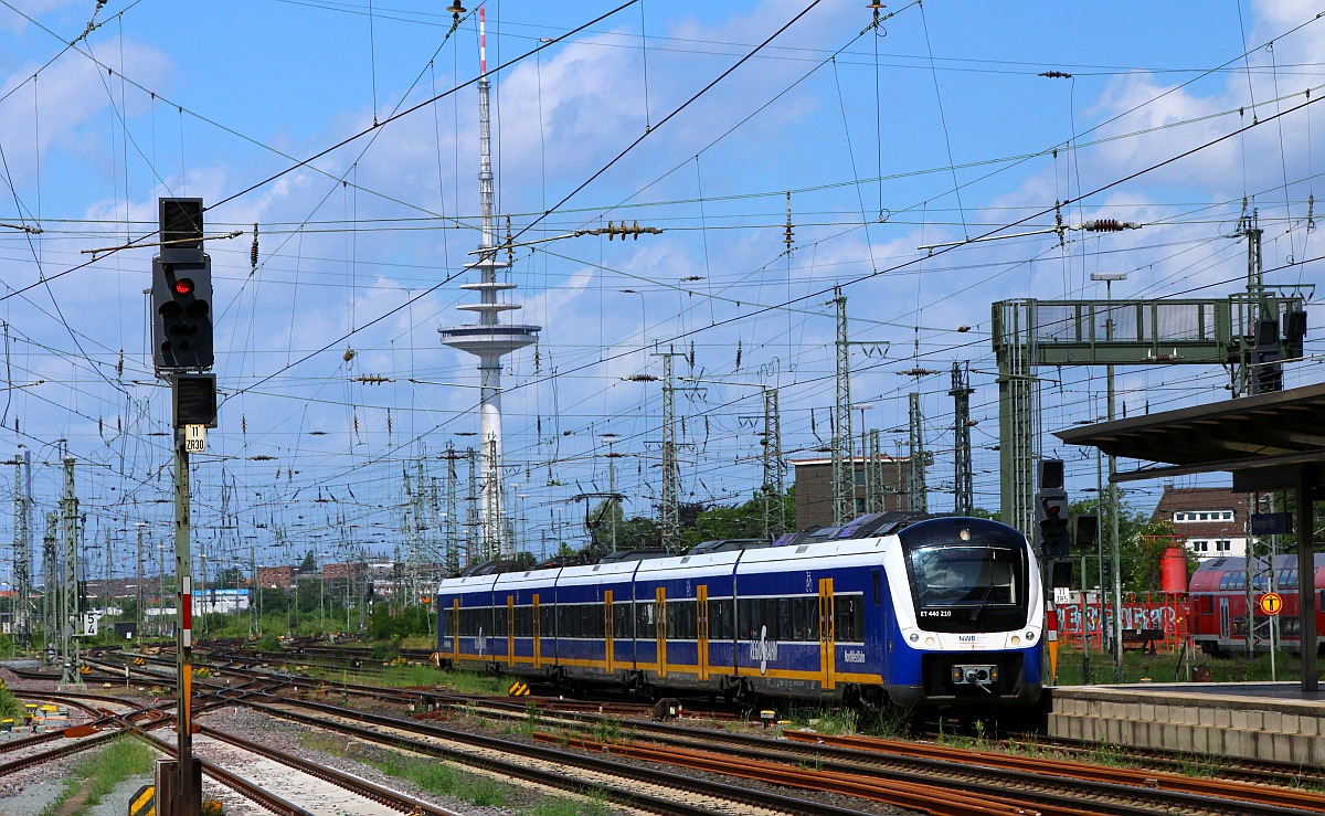 Einfahrt für den NWB ET 440 210 Bremen Hbf 11.06.2022