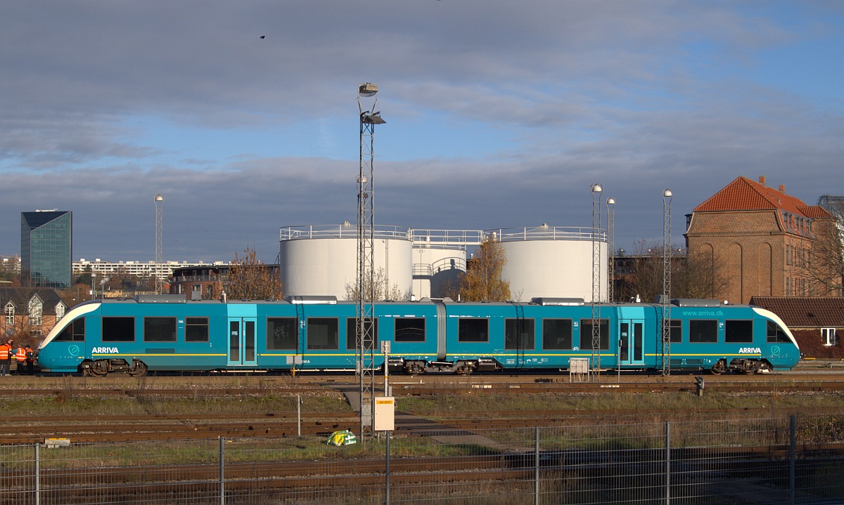 Lokführerschulung an den neuen Lint 41 II die Arriva im Herbst 2010 neu bekam. Hier steht der AR 2047 im Abstellbereich des Aarhuser Bahnhofes. 11.11.2010
