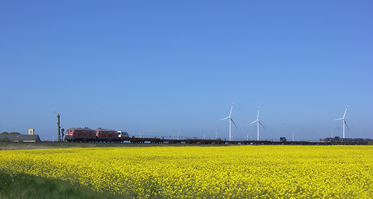 Ortswechsel zum B� in Lehnshallig...dort angekommen kamen gleich 218 385 und 369 mit einem SyltShuttle vorbei. 17.05.2020