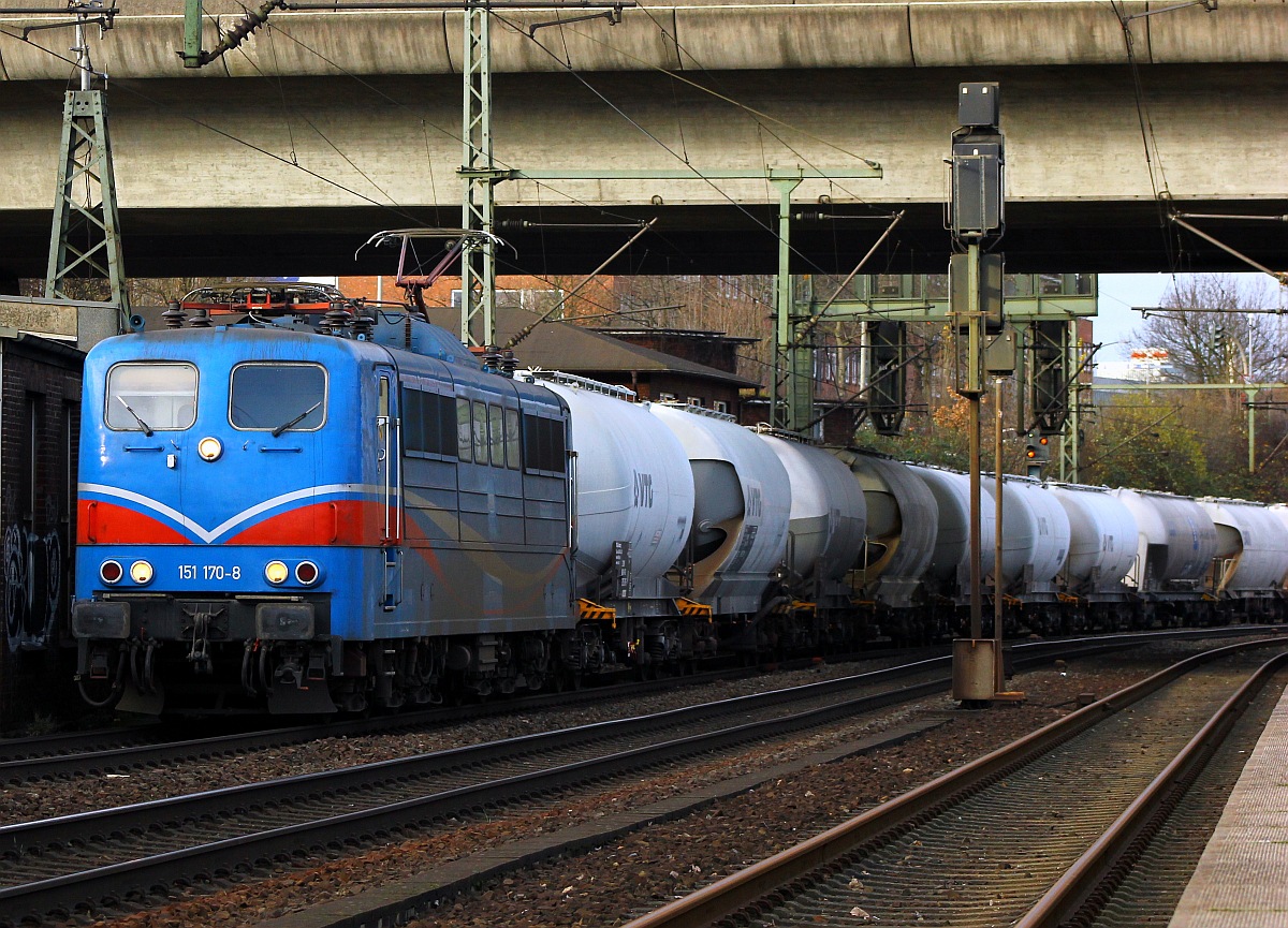 SRI 6151 170-8(REV/LD X/21.10.12) f�hrt hier gem�tlich mit dem Zementexpress von Hamburg Hohe Schaar(Dykerhoff) nach Deuna durch Hamburg-Harburg. 10.12.2015