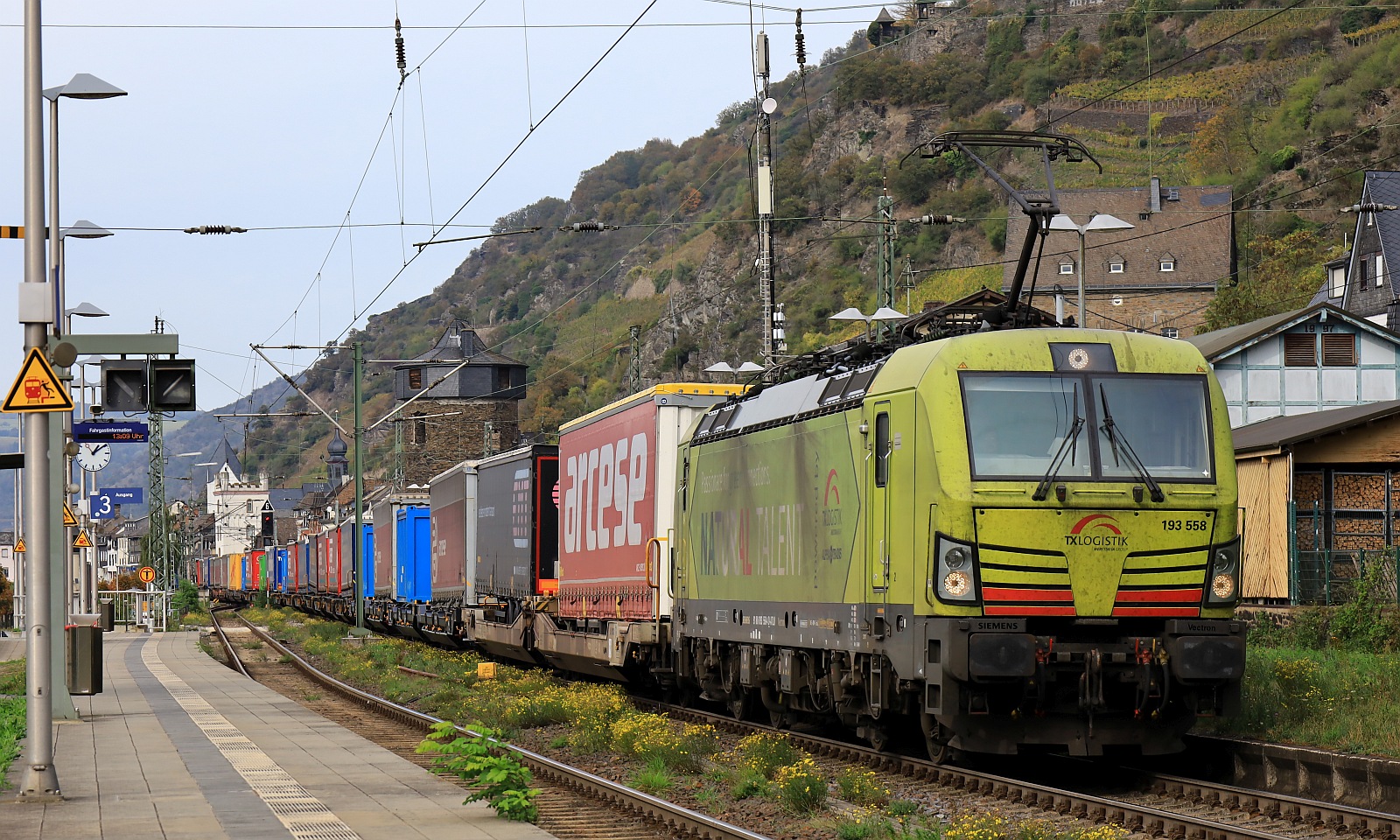 ATLU/TXL 193 558 mit KLV gen S�den. Kaub 23.10.2023