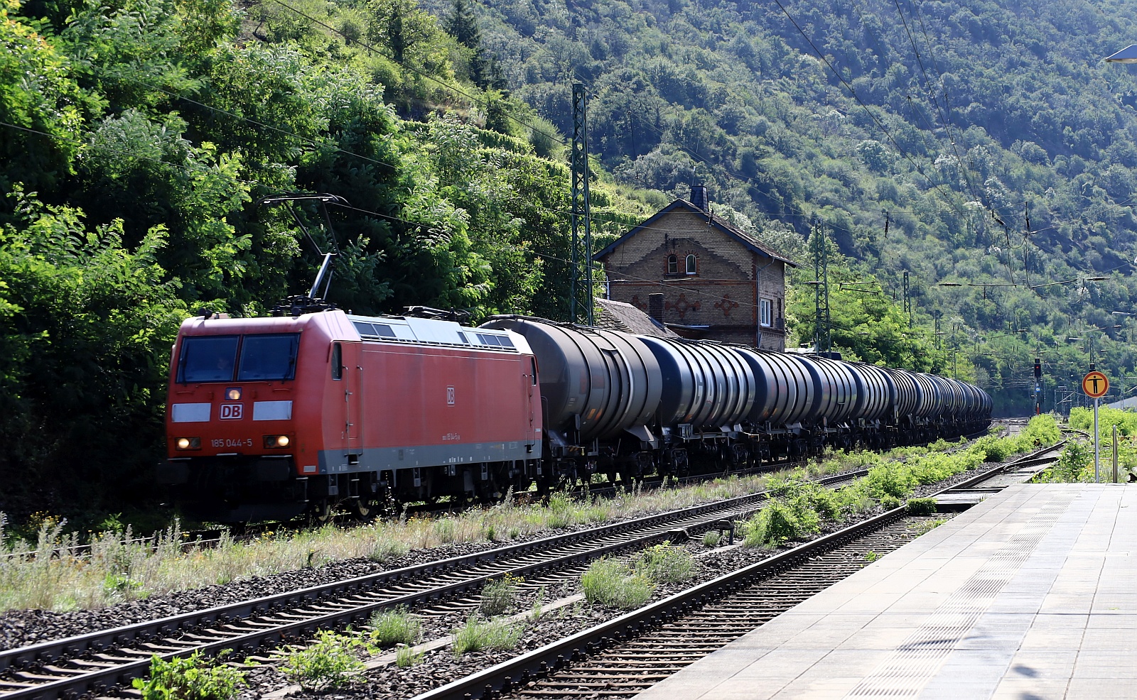DB 185 044-5 REV/LMR 9/19.01.18 mit Öler gen Koblenz. Kaub 08.08.2024