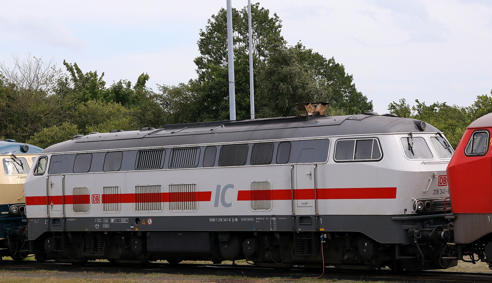 DB 218 341-6 genießt ihre Sonntagsruhe im Bw Niebüll. 20.07.2025