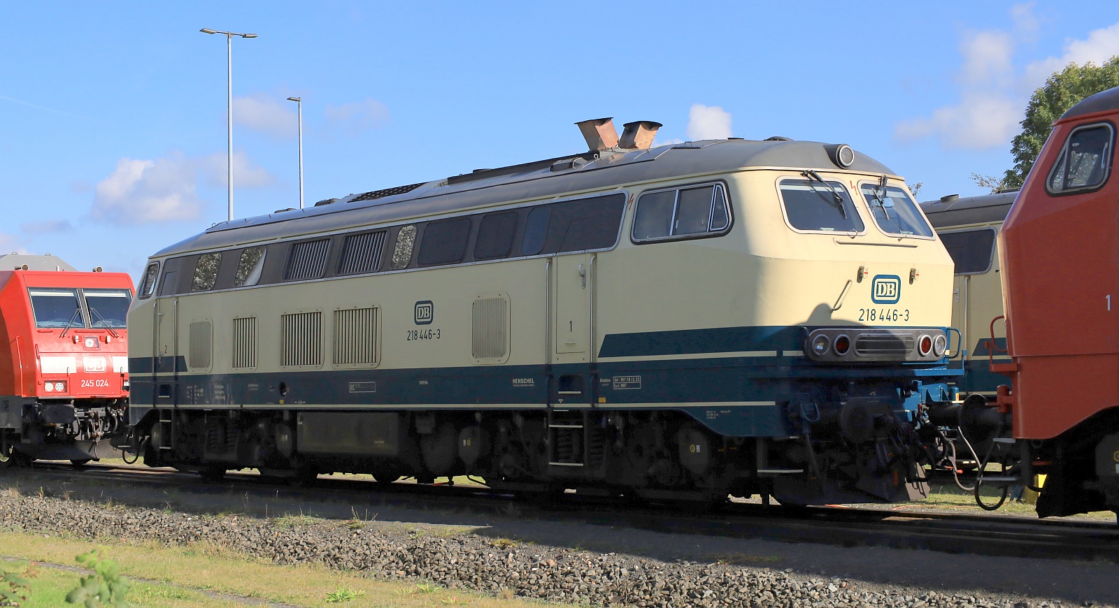 DB 218 446-3 REV/MKP/18.12.23 abgestellt am Bw in Nieb�ll. 05.10.2024