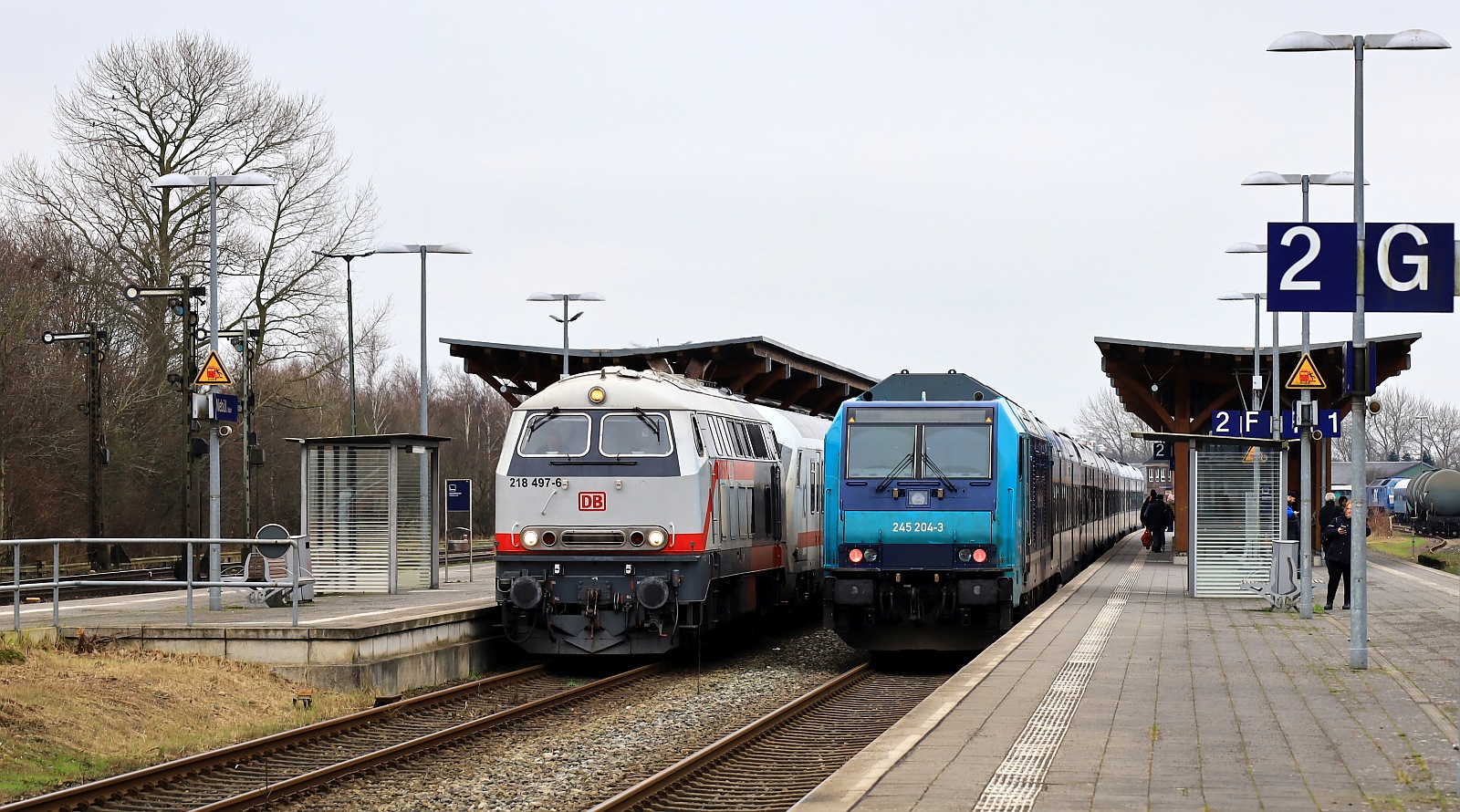DB Original und Nachfolger....218 497 und 245 204 beim Treffen im Bhf Nieb�ll 27.02.2024
