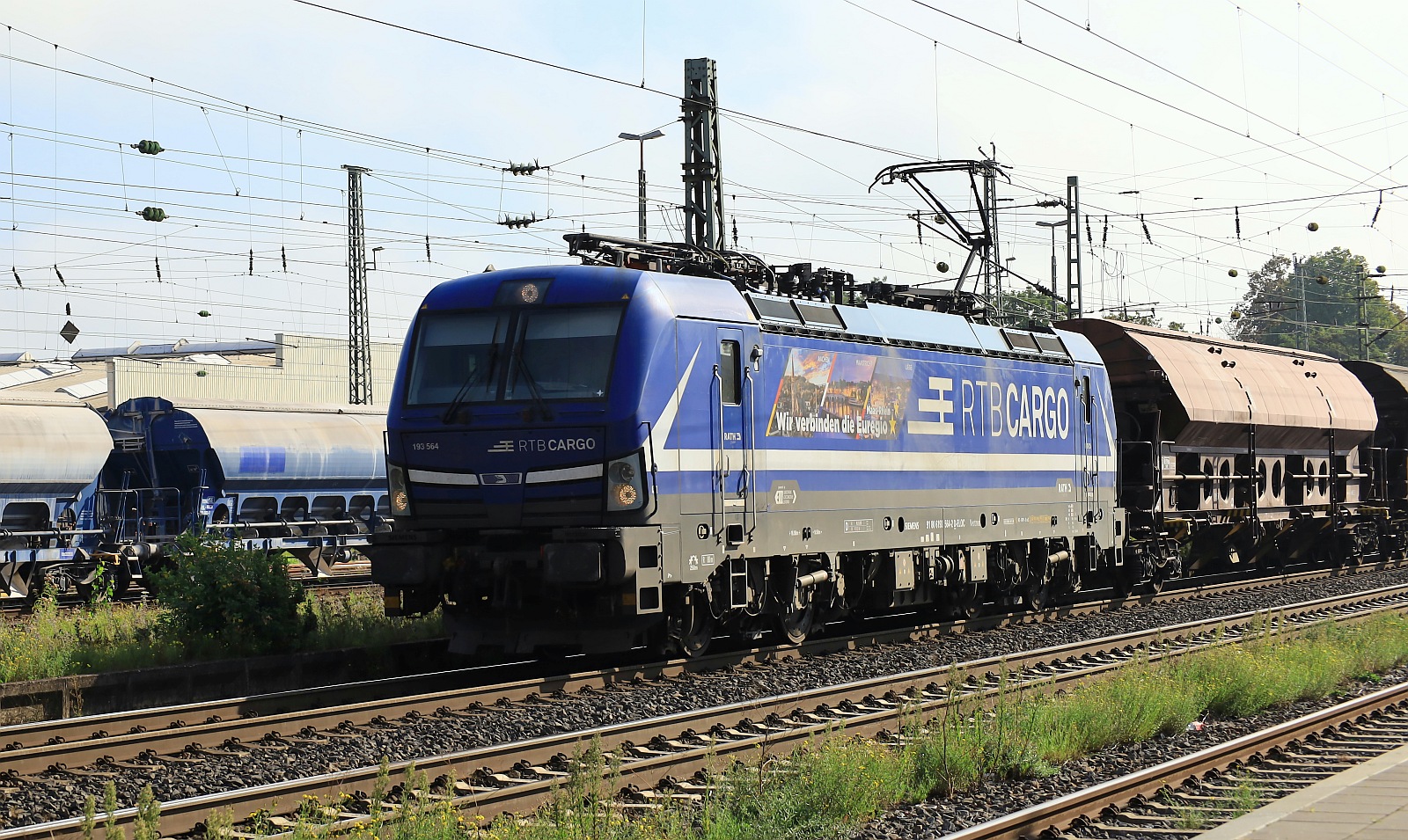ELOC/ELL/RTBC 193 564-2 mit Schüttgutwagenzug. Neuwied 15.09.2023