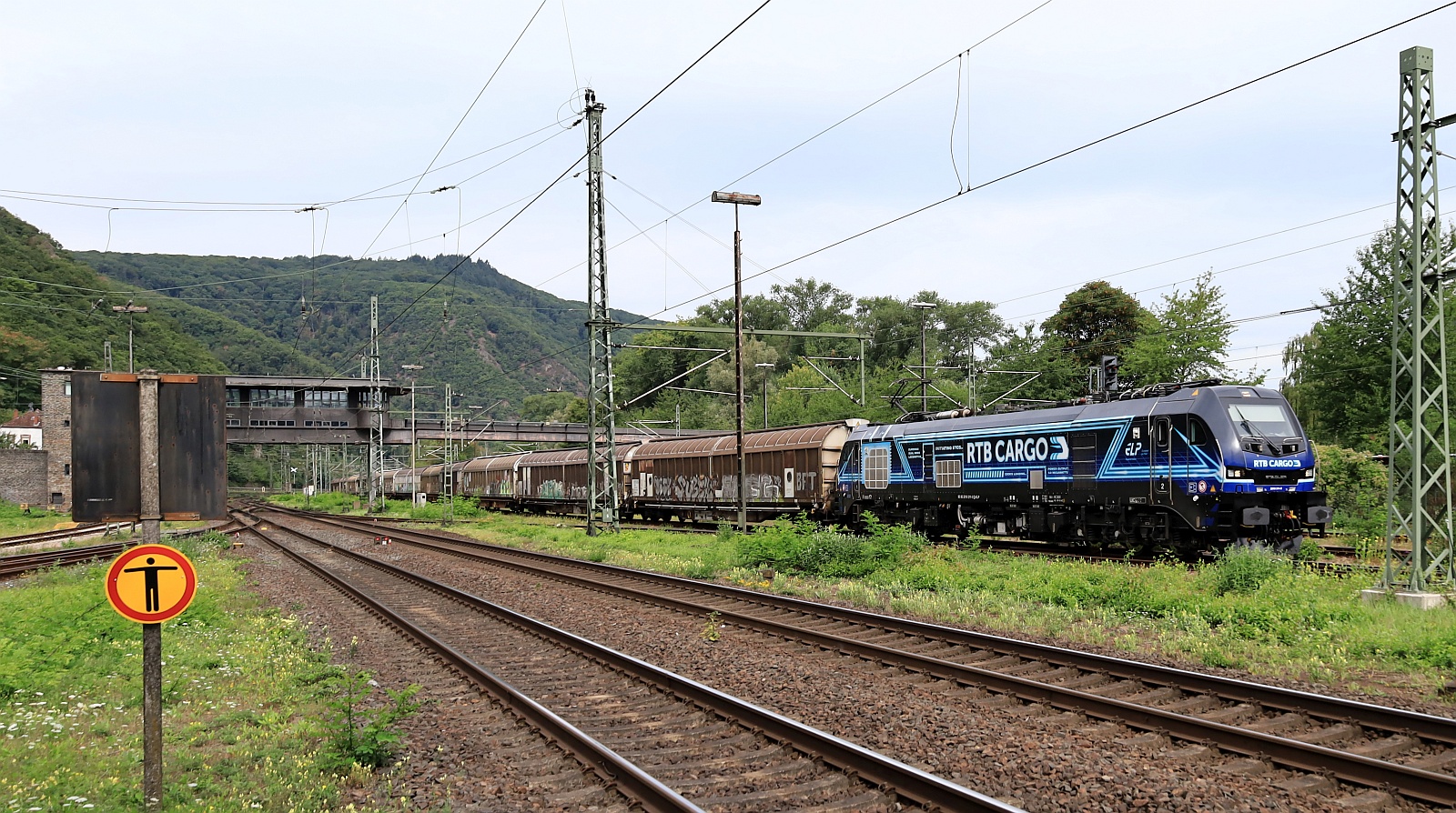 ELP/RTB Cargo 2019 311-0 REV/26.01.24 mit H-Wagen Zug Einfahrt Bingen am Rhein. 09.08.2025