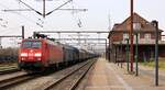 DBCSC EG 3102 REV/Cph/07.10.22 rollt hier mit einem Mischer an Haken langsam in den Bahnhof Pattburg/DK.