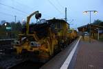 Neben der Stopfmaschine wie üblich fast immer dabei eine Schotterplaniermaschine SSP 110 SW(97 16 46 512 18-8, REV/Deutsche Plasser/15.08.13).