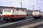 120 004-7 und 218 217-8 in Nürnberg am 25.06.1982.