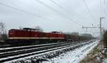 MTEG/SETG 204 425(1203 220) und 204 347(3202 347) stehen hier mit dem fertig beladenen ersten Teil des Holzzuges in J�bek.