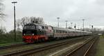 DB 218 497-6 mit dem IC 2375 Einfahrt Husum-Nord gen Süden.