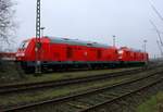 Aufgenommen von der ehemaligen Auffahrt zur alten Autoverladung in Nieb�ll standen die 1245 021-1(re) und die bisher nicht eingesetzte 1245 022-9(REV/ANB/09.10.15)abgestellt im/am Bhf Nieb�ll.