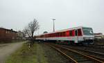 SSP 0628 512-5/0928 512-2  Kampen  (REV/FK X/15.10.15) um Zugende eines SyltShuttles festgehalten bei der Einfahrt in Nieb�ll.