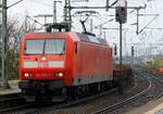 DB 6145 028-7 kommt hier mit einem Abraumzug aus dem Gbf Neumünster durch den Bhf Neumünster gefahren.