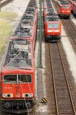 Jeder Baureihe hat ihre eigene Geschichte, die BR 155 hier vertreten von 155 192,123,068 und 118 sowie die 185 135 und ihre Schwestern und die BR 151 hier 151 110 abgestellt im Gbf Maschen.