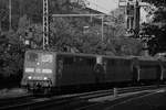 S-W Version von 151 106 und 113 mit einem Kohle-Transport aufgenommen im Bhf.