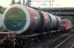 Gleich hinter 152 080-8 waren zwei russische pufferlose Kesselwagen eingereiht.