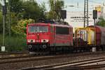 DB 155 030-0 durchfährt laut pfeiffend Koblenz-Lützel mit einem Gz.