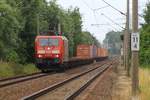 DB 189 013-6 mit einigen Metalpaketen am Haken rumpelt hier durch HH-Moorburg.