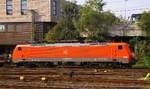 DB 189 068-0(REV/XAL/18.12.12) festgehalten bei der Durchfahrt in Hamburg-Harburg.